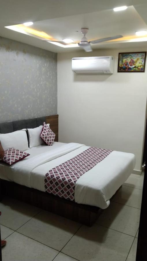 Hotel Atlanta Ahmedabad Exterior photo