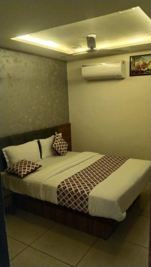 Hotel Atlanta Ahmedabad Exterior photo